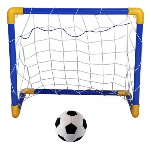 Arco de futbol con pelota